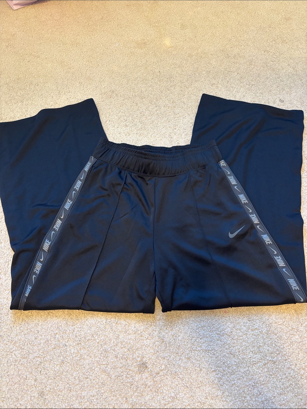 Women’s Black wide leg sweatpants